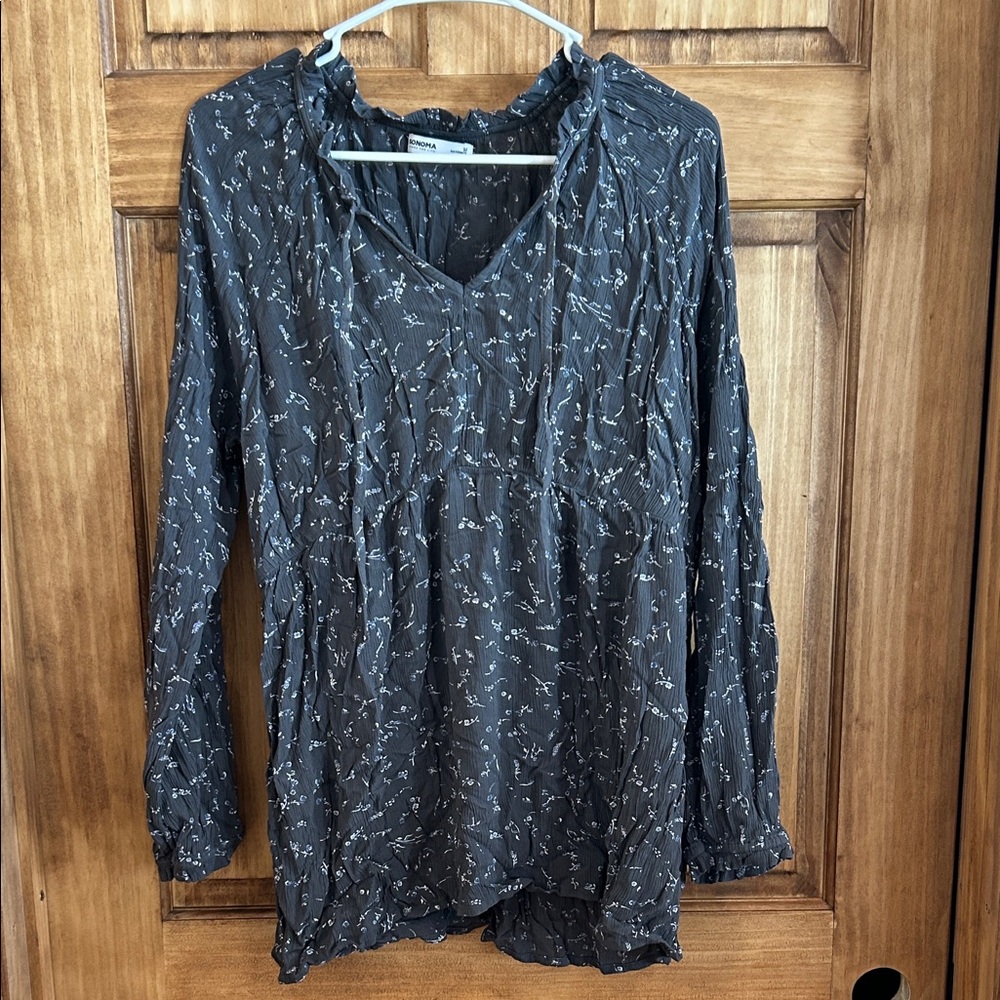 Women’s v neck crinkle maternity top M